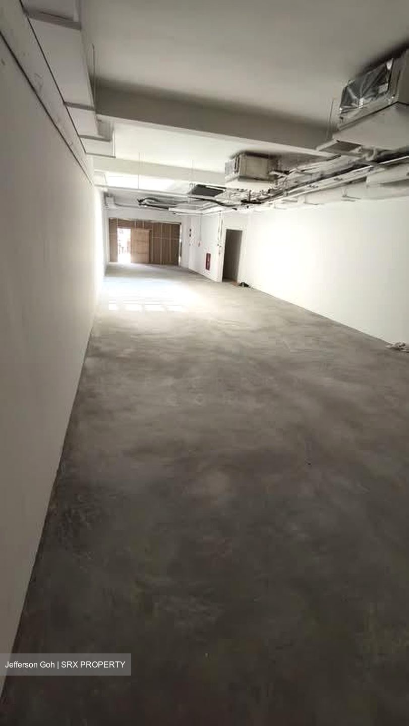 UE Square (D9), Retail #568225681